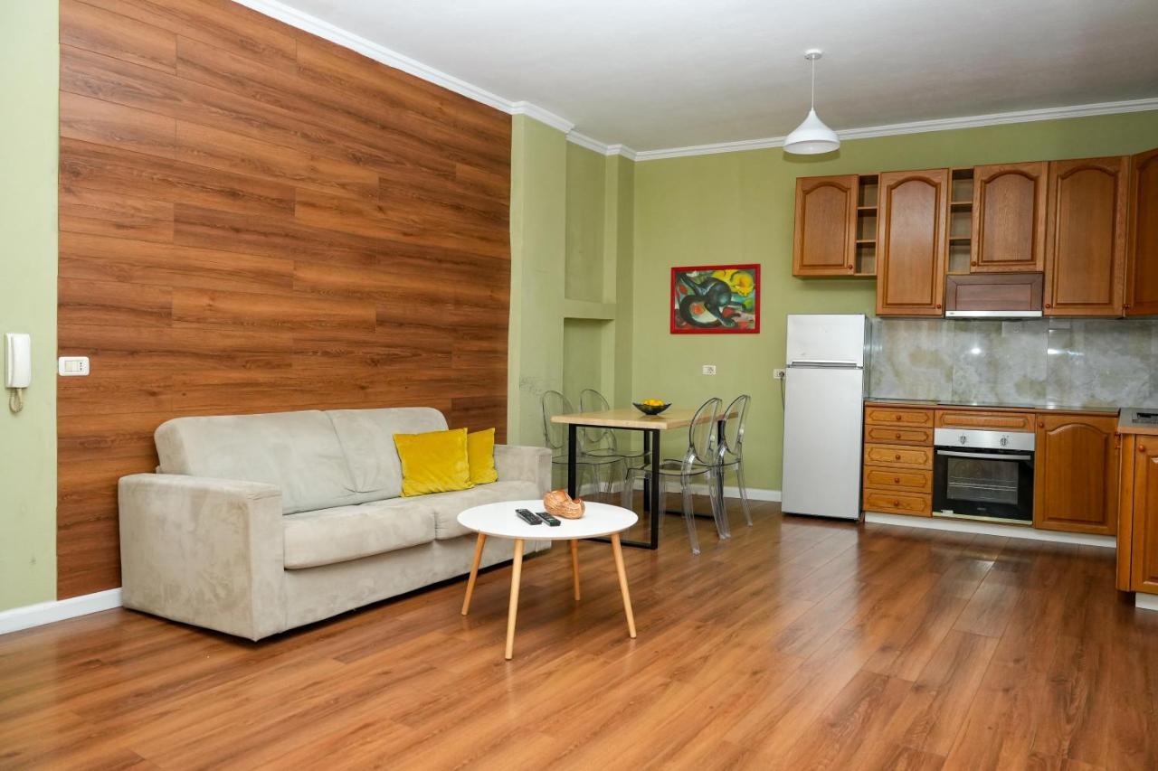 Cozy Apartment In The Heart Of Tirana ! Екстериор снимка