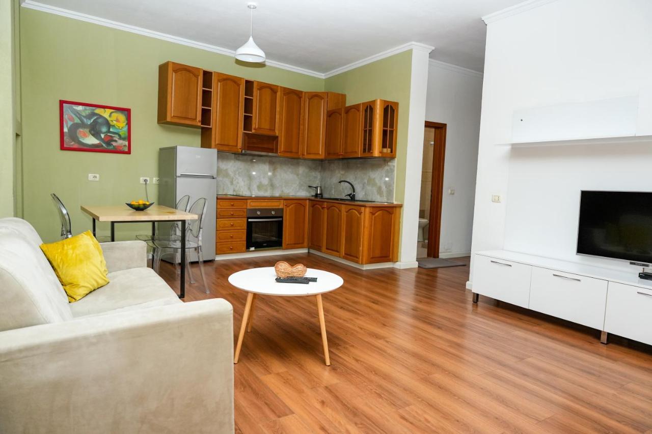 Cozy Apartment In The Heart Of Tirana ! Екстериор снимка