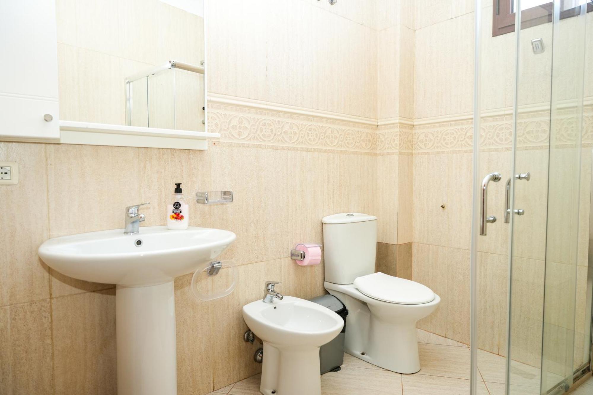 Cozy Apartment In The Heart Of Tirana ! Екстериор снимка