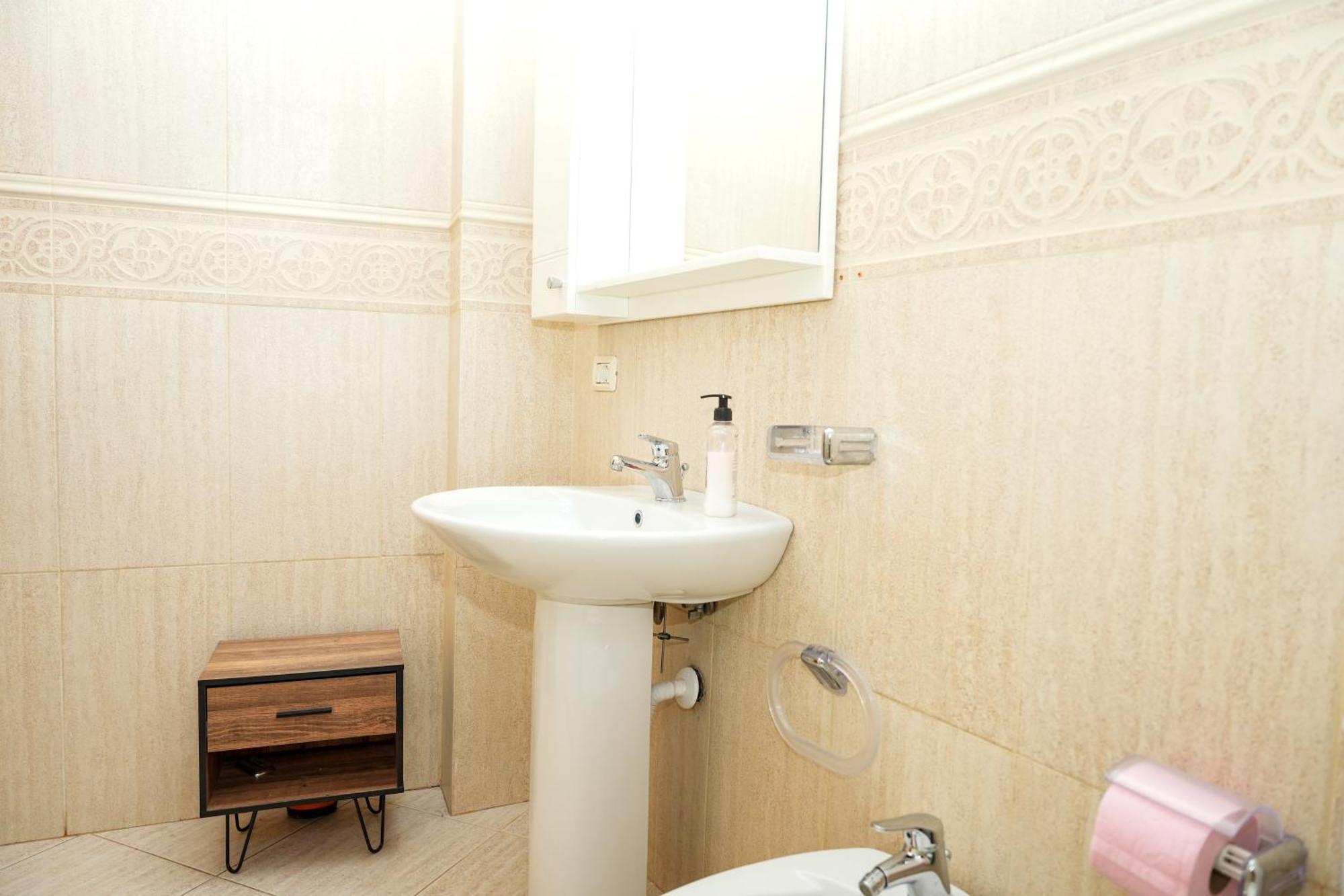 Cozy Apartment In The Heart Of Tirana ! Екстериор снимка